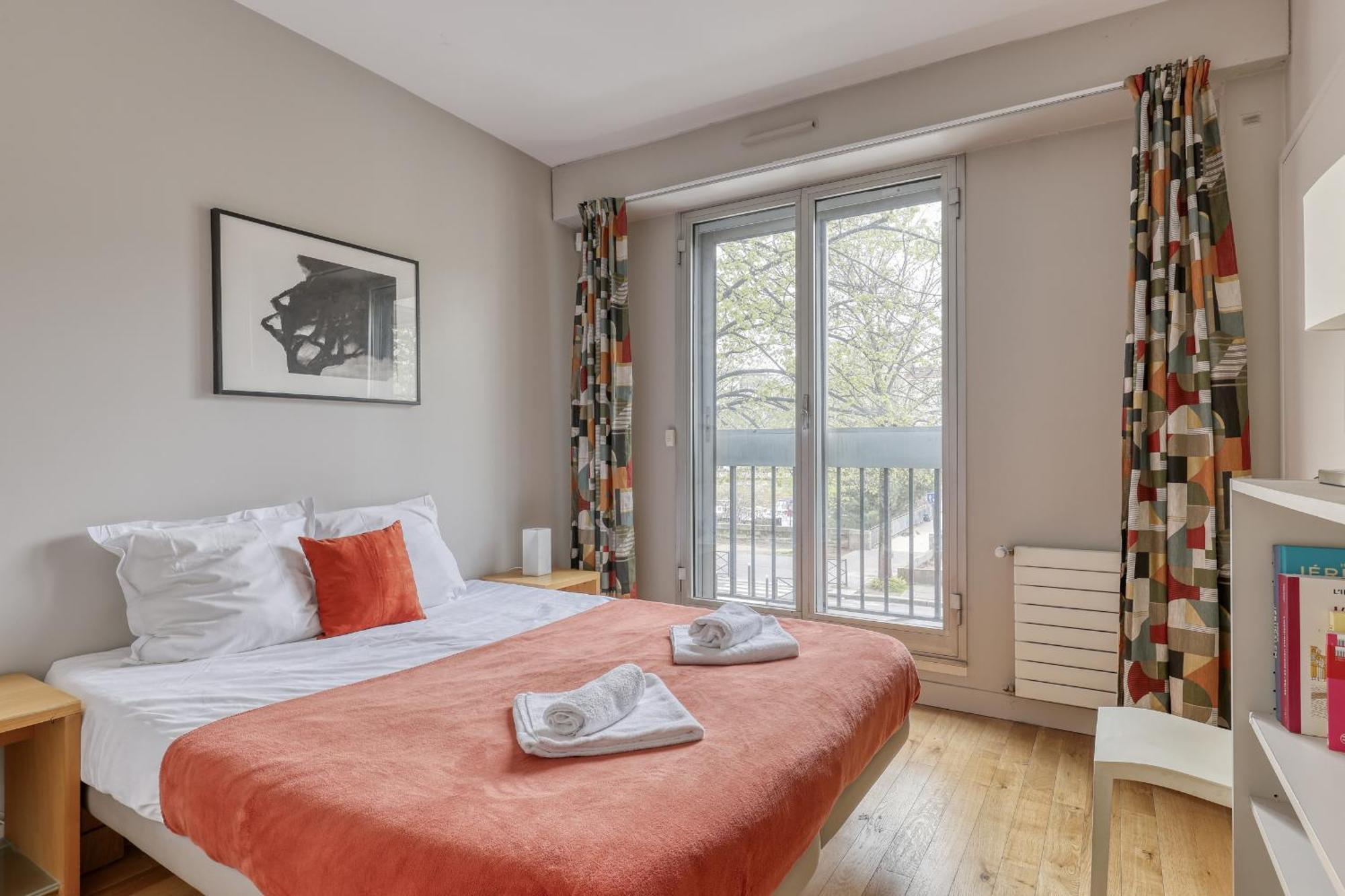 Luminous & Modern Flat With Balcony Paris-bastille Parijs